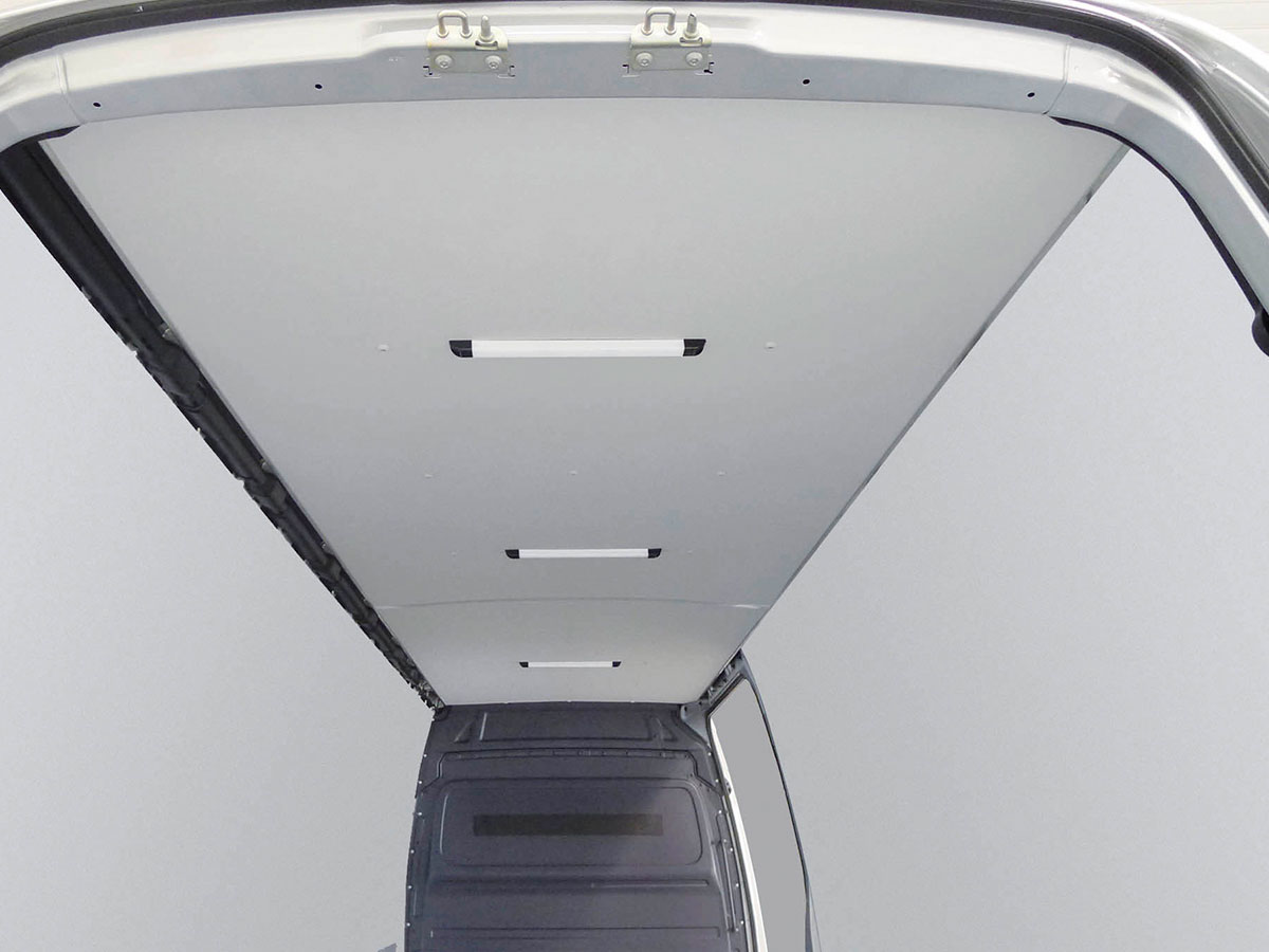 Protección personalizada del compartimento de carga: revestimiento del techo con contorno fresado, paneles de cámara hueca de 4 mm de grosor y mucho más.