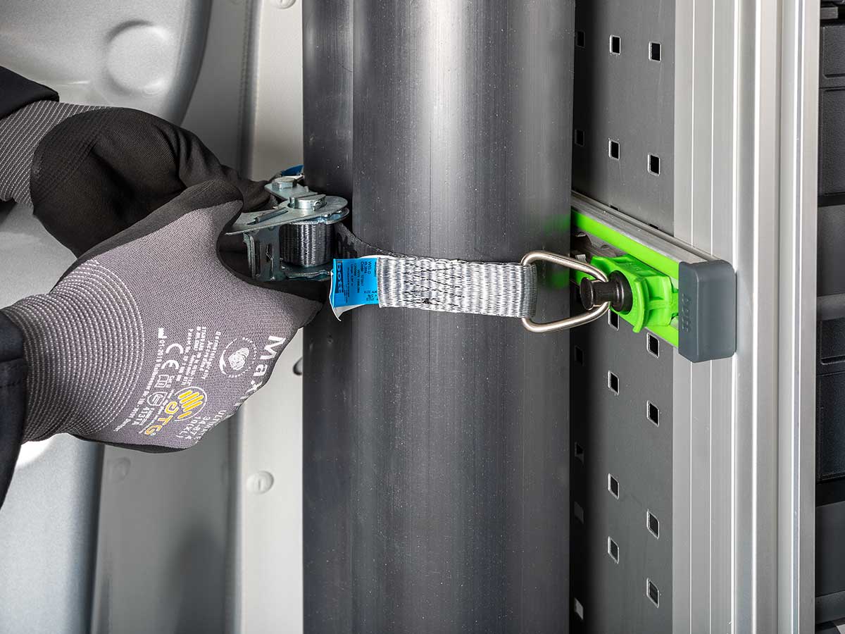 Sistemas de estanterías para furgonetas y soluciones de sujeción de cargas