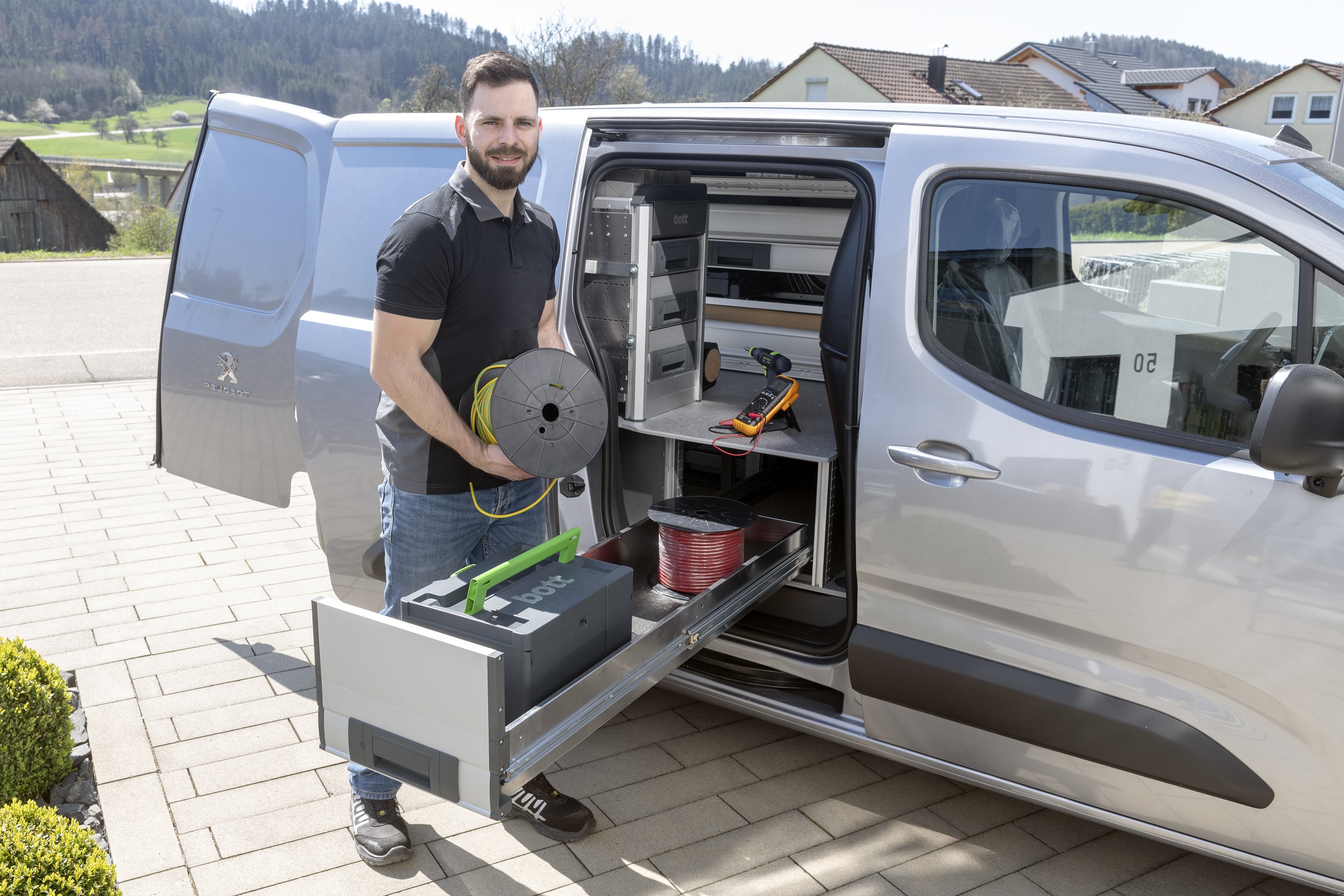 Equipamiento para artesanos, módulo bajo el suelo extensible lateralmente para la sierra circular