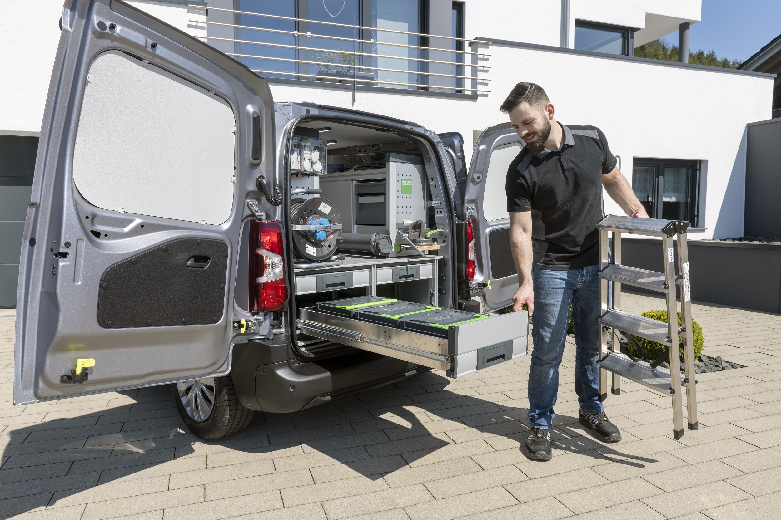 Equipamiento para artesanos, módulo bajo suelo extensible para electricistas